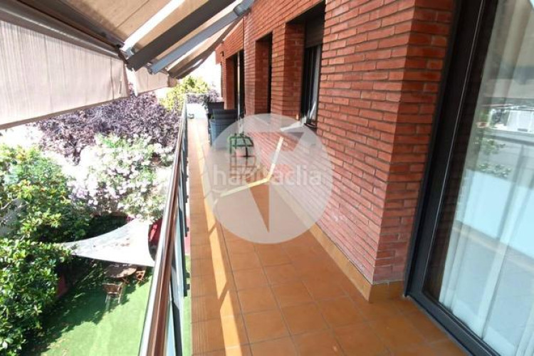 Dúplex  de ensueño en el centro con gran terraza y balcón, 2 plazas de parking y detalles premium en Terrassa