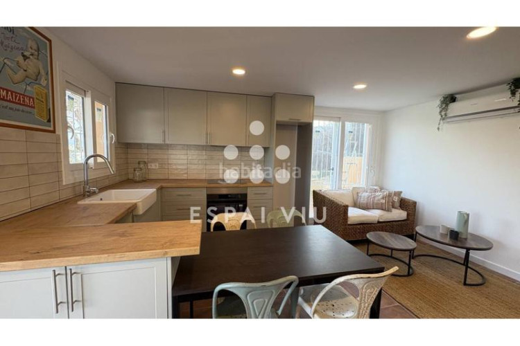 Casa adorable casita con jardín recién reformada. en Terrassa