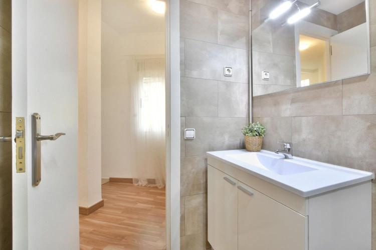 Calle del Canigu00F3, Les Arenes - La Gru00EDpia  Can Montllor