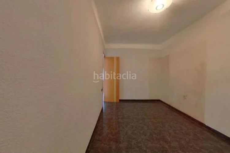 Piso errassa (barcelona). "okupado" (no se puede visitar ni hipotecar). en Terrassa