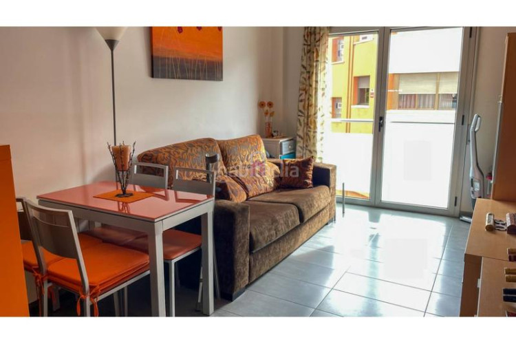 Piso  seminuevo en venta tocando avda. de barcelona de 35m construidos. en Terrassa