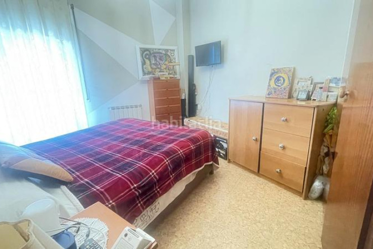 Piso zona de sant pere. piso de 3habs. + 2lav. + balcón + trastero + piscina comunitaria en Terrassa