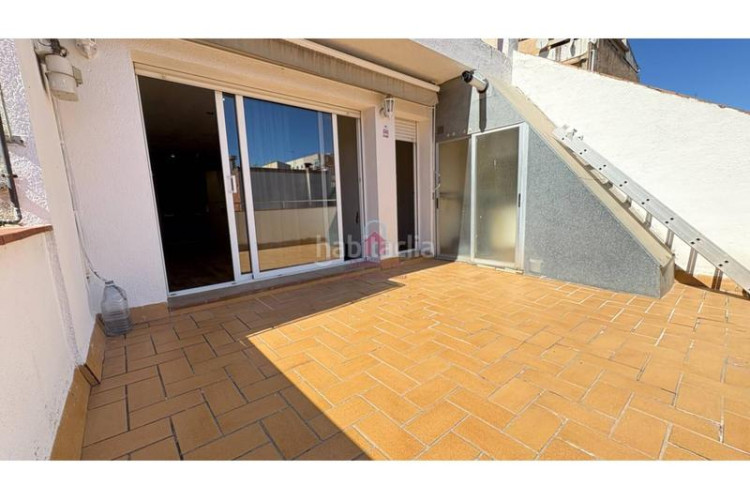 Ático  en venta tocando avda. jaume 1 de 105m construidos con salida a terraza de 18m a pie de comedor. en Terrassa