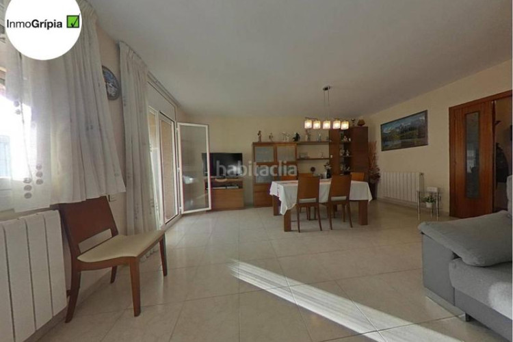 Casa adosada  en venta en les arenescan montllorla grípia08227 en Terrassa