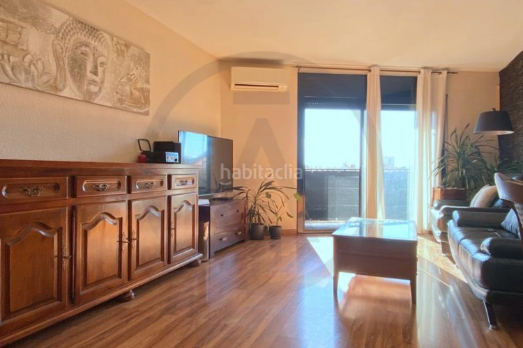 Piso muy amplio y reformado! en San Pere Terrassa