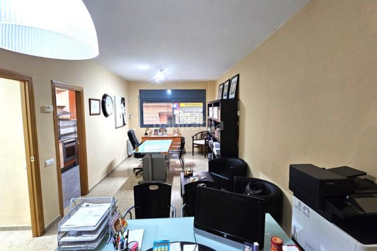 Planta baja en carrer de ricardo caro 31 exclusiva vivienda seminueva con parquing en Terrassa