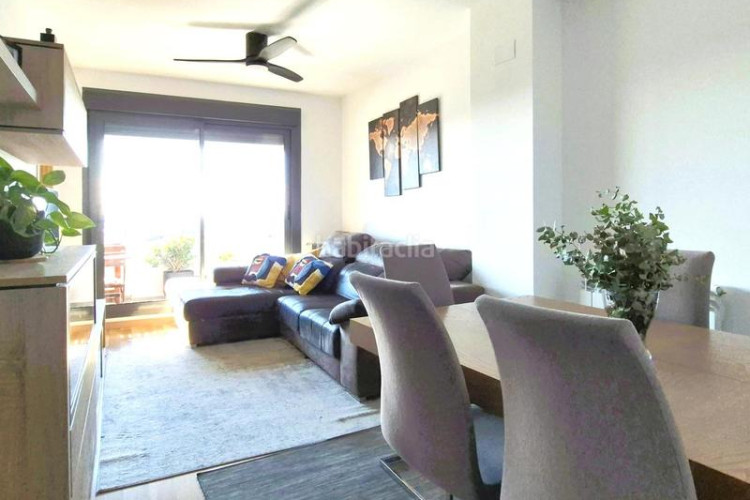 Piso edifici residencial blau cel de 3 hab con terraza 12 m2 sur 2 piscinas, gimnasio, conserjeria y mas en Terrassa