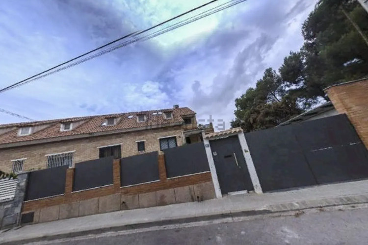 Chalet pareado en calle del Pinsà