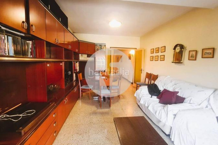Piso amplio piso de 130 m con grandes posibilidades junto a plaza cataluña en Terrassa