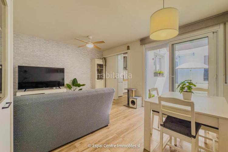 Casa adosada en exclusiva casa adosada reformada con terraza 15 m terraza solarium de 10 m en Can Palet lista para entrar a vivir en Terrassa
