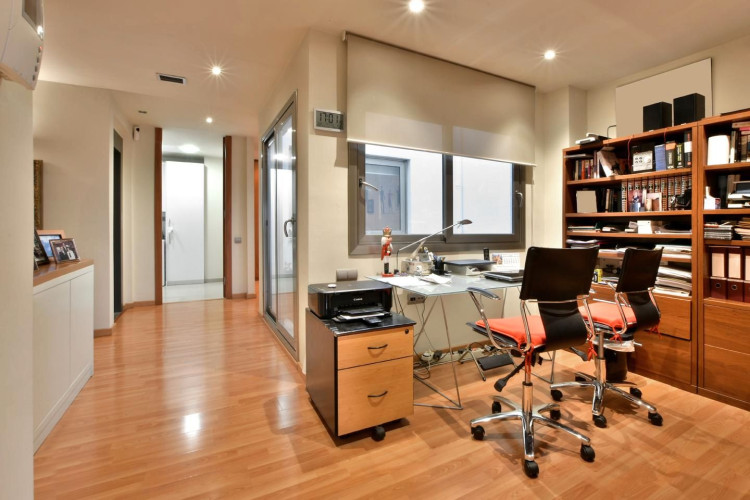 Carrer de la Poetessa Caparu00E0, Sant Pere Nord