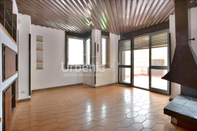 Dúplex piso con gran terraza ! en Cementiri Vell Terrassa