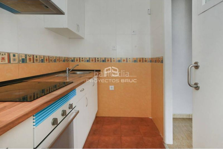 Piso  de 3 habitaciones cerca de la estación tren infórmese en Terrassa