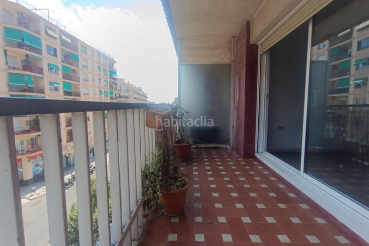 Piso av josep tarradellas. 4 habitaciones en Can Boada Terrassa