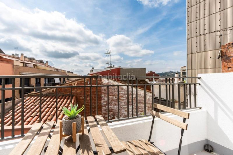 Dúplex vivienda tipo dúplex de 4 habs. con terraza. zona Segle XX. en Terrassa