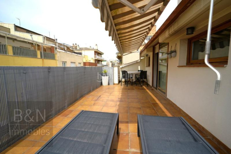 Dúplex un hogar con espacios amplios, una espectacular terraza, balcón y tres dormitorios en Terrassa