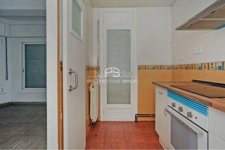Piso  de 3 habitaciones cerca de la estación tren infórmese en Terrassa