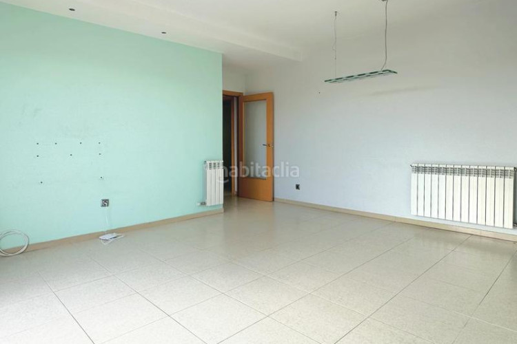 Ático atico 102 m2 con terraza de 53 m2 a pie de comedor incluye parquing y tratero en avenida madrid tocando estacio est en Terrassa
