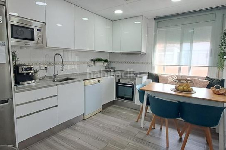 Ático atico totalmente reformado. 2 hab. dobles. 2 terrazas. amplio estudio. en Terrassa