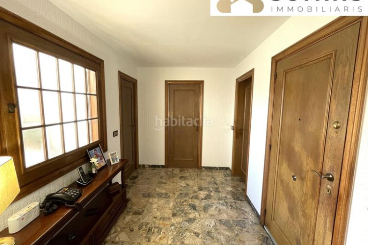 Casa adosada con amplias terrazas y gran potencial en Terrassa