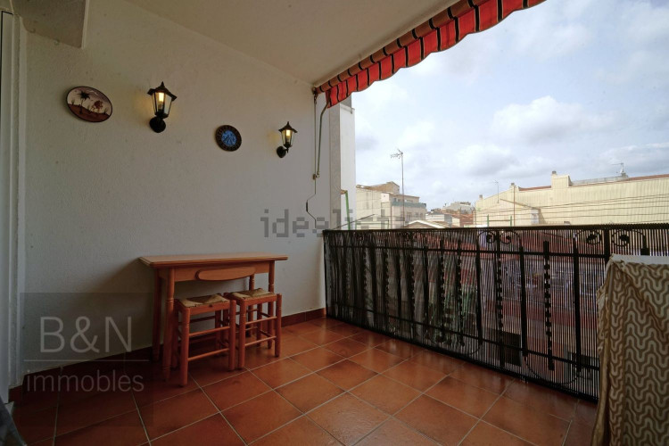 Un hogar reformado, con doble salida exterior y solo un vecino.