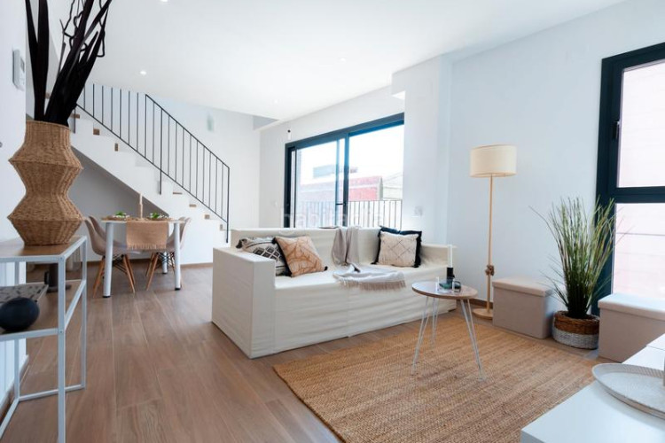 Dúplex zona de sant pere. dúplex de obra nueva de 3habs. + 2lav. + patio+ balcón en Terrassa