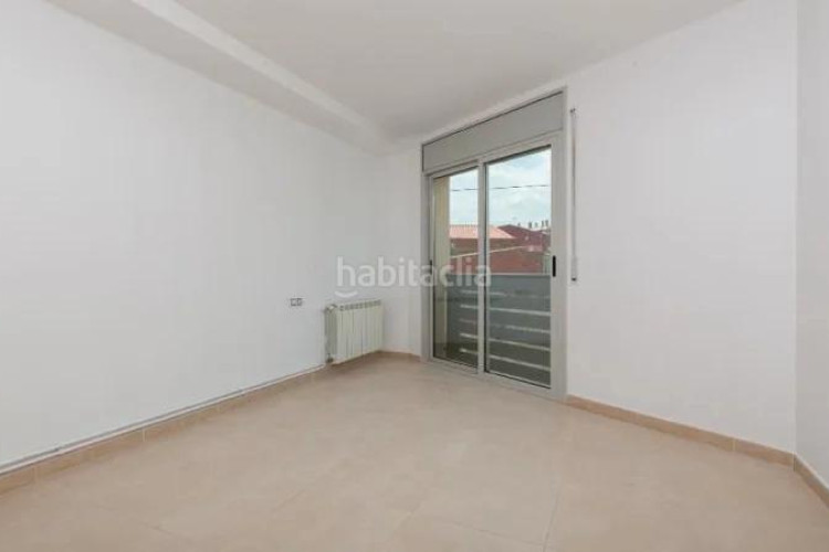 Piso errassa (barcelona). "okupado" (no se puede visitar ni hipotecar). en Terrassa