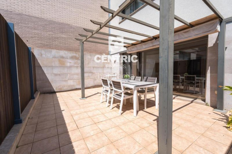 Casa adosada espacio, luz y exclusividad en el centro en Terrassa
