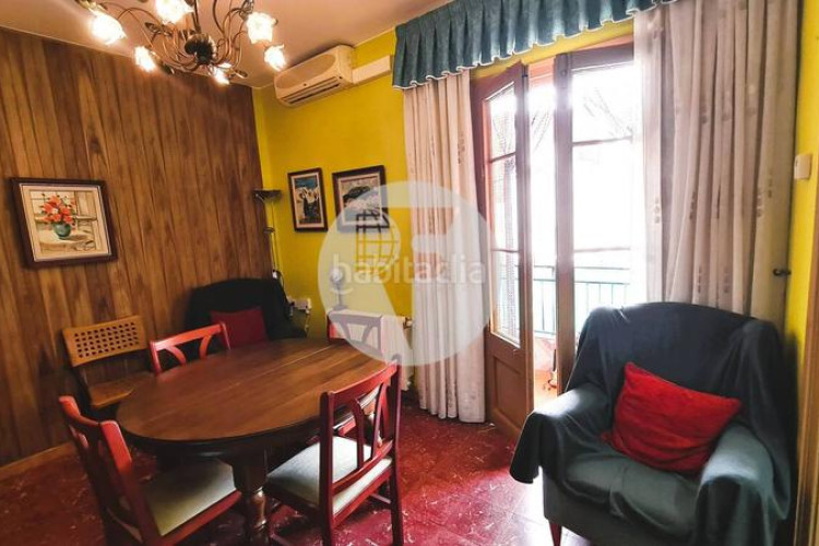Piso descubre este piso funcional y con mucho potencial! en Terrassa