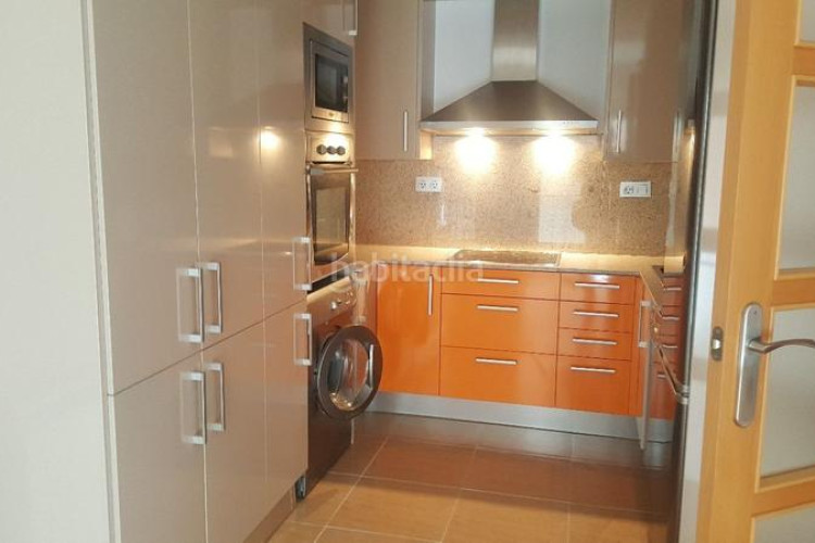 Piso acogedor piso de 1 dormitorio en venta, con cocina americana, terraza acristalada y parking. ideal para disfrutar de comodidad y e en Terrassa