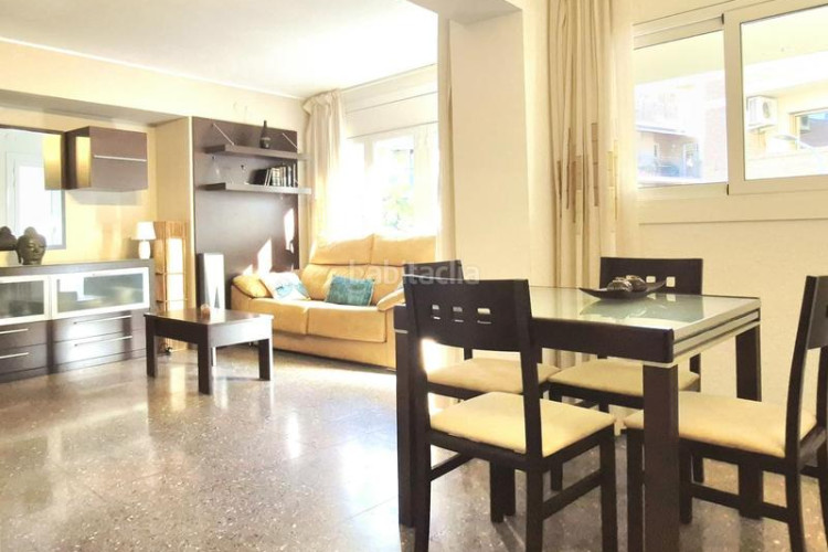 Piso cantoner de 115 m2 amb 4 hab i 2 banys al carrer faraday a 100 metres de la plaça del progres en Terrassa