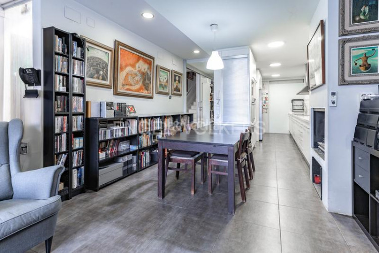 Casa espectacular casa adosada con 2 plazas de garaje en Terrassa