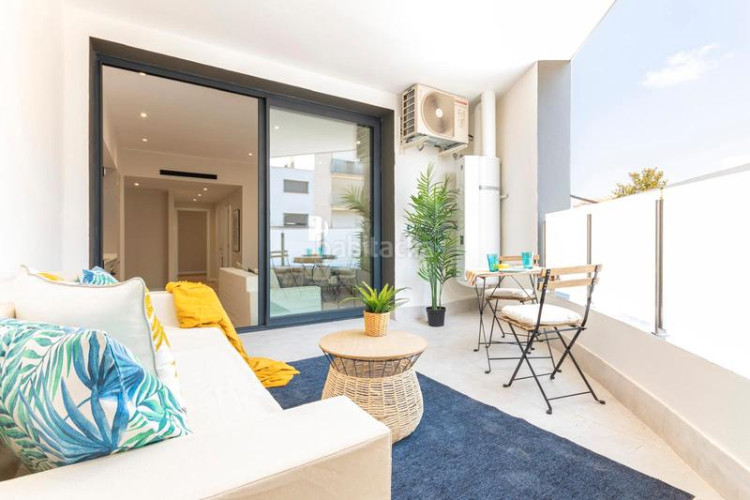 Piso precioso piso en inmejorable ubicación: vivienda esquinera con mucha luz: salón-comedor-cocina, 3 habitaciones, 2 baños, terraza.. en Terrassa