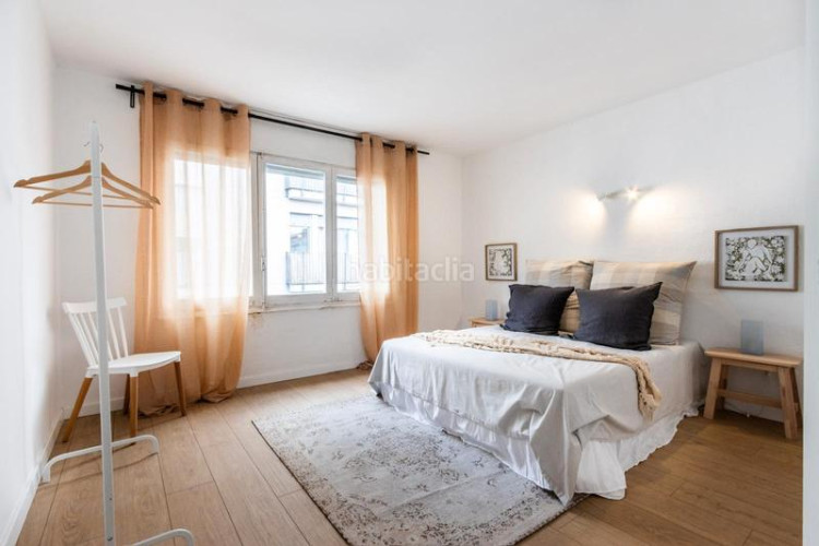 Dúplex vivienda tipo dúplex de 4 habs. con terraza. zona Segle XX. en Terrassa