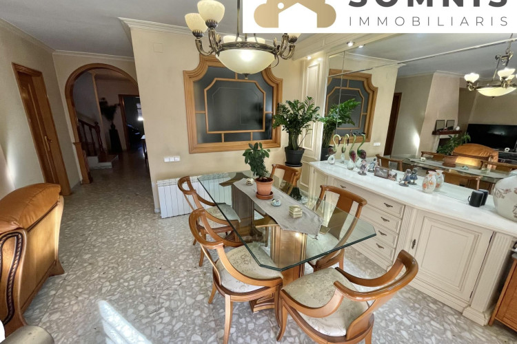 Les Arenes - La Gru00EDpia  Can Montllor