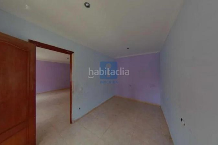 Piso inmueble ilegalmente okupado situado en la calle del renaixement 3, 12, , barcelona en Terrassa