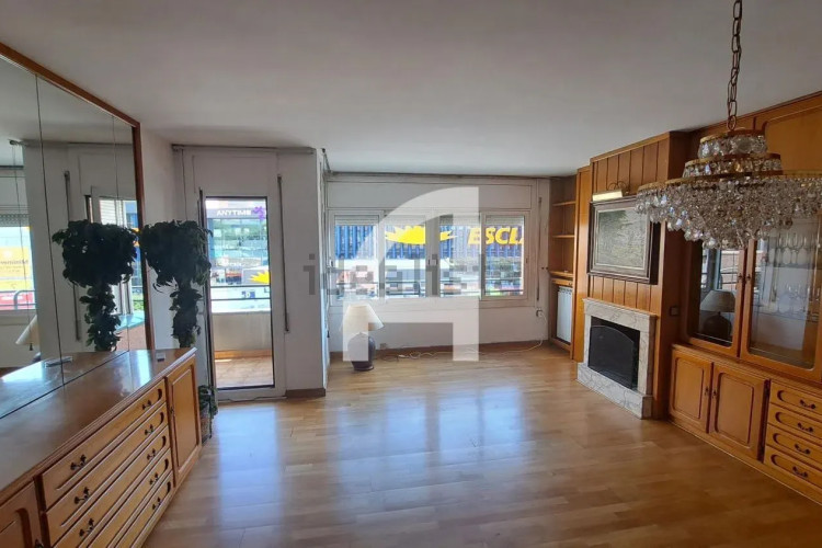 Piso en avenida de Josep Tarradellas