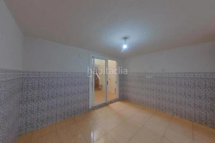 Piso (barcelona). "okupado" (no se puede visitar ni hipotecar). en Terrassa