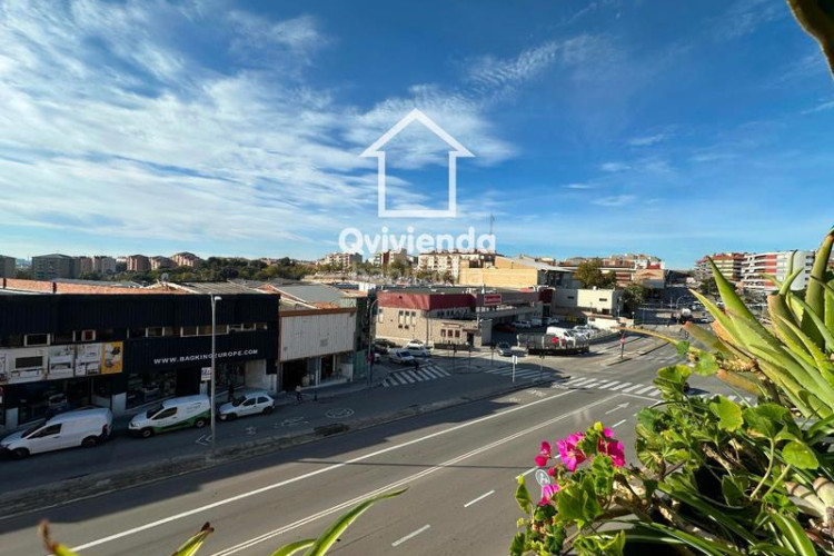 Piso  reformado y luminoso junto a la carretera de montcada en Terrassa