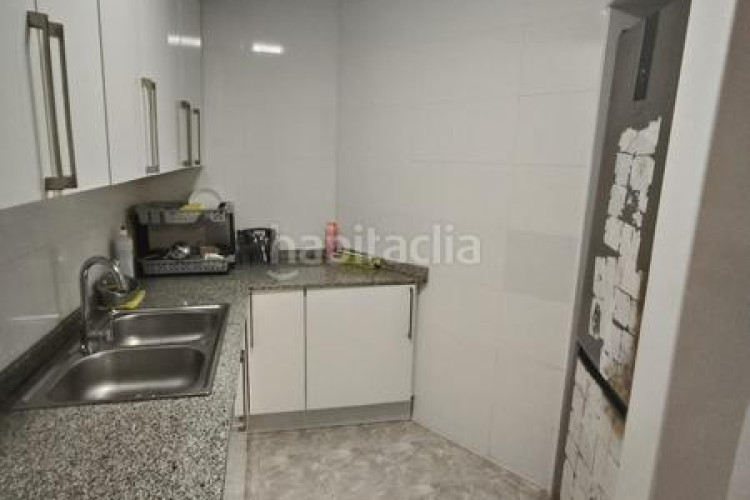 Piso  reformado en La Cogullada 3 dormitorios, 1 baño, todo exterior, cocina individual, con dos balcones uno de 6m y otro de 4m y en Terrassa
