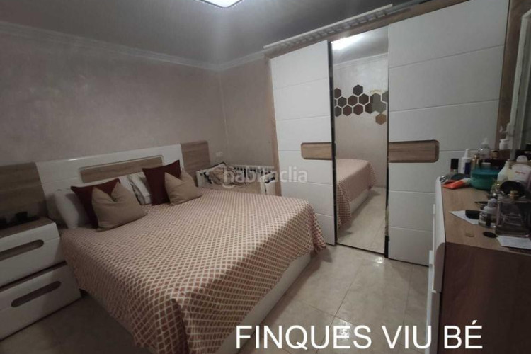 Piso  reformado de 3 habitaciones exterior con balcón en Terrassa
