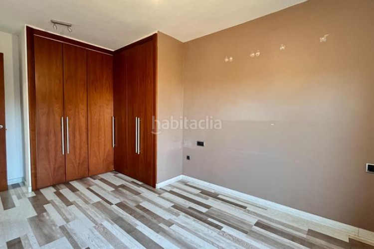 Chalet casa con piscina y vistas en zona residencial en Terrassa