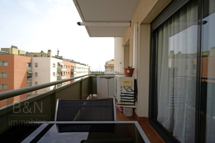 Piso te vas a enamorar de su carácter! amplio, luminoso, con zona comunitaria y plaza de párquing con trastero en Terrassa