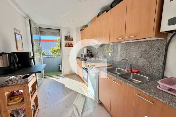 Piso impecable piso con balcon en Torre - Sana Terrassa