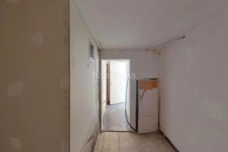 Piso (barcelona). "okupado" (no se puede visitar ni hipotecar). en Terrassa