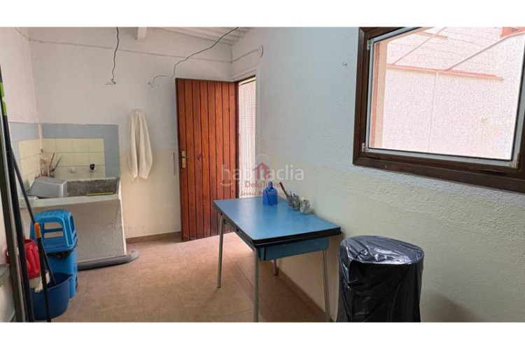 Casa  en venta en la gripia, en carrer borges blanques de 220m construidos con salida a patio de 40m, tres terrazas y en Terrassa