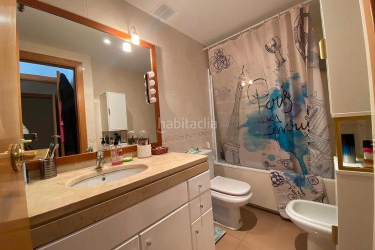 Piso zona de siglo xx. piso de 2habs + 1lav + trastero + pk opcional en Terrassa