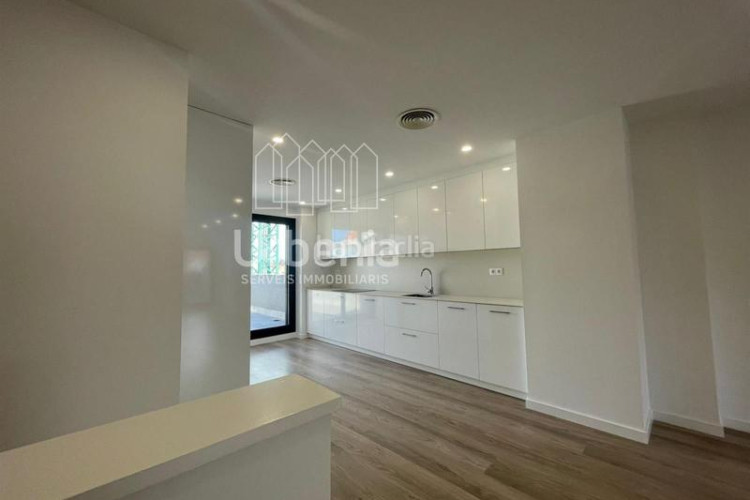 Dúplex duplex tercera planta, 4 habitaciones y con terrazas en Terrassa