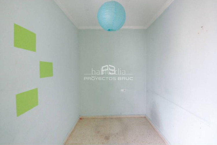 Piso ático con terraza con 5 habitaciones en can palet infórmese en Terrassa