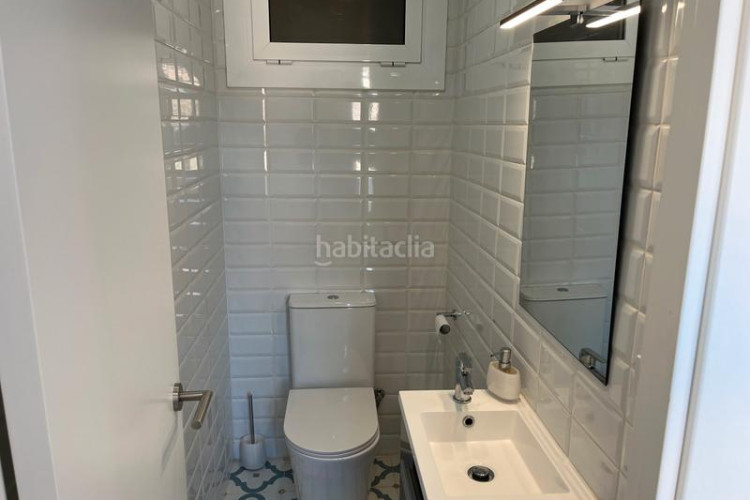 Piso en carrer de topete 52 precioso piso muy luminoso en inmejorable ubicación: consta de un salón-comedor, cocina, 3 habitaciones, baño, aseo, balcón y tra. en Terrassa